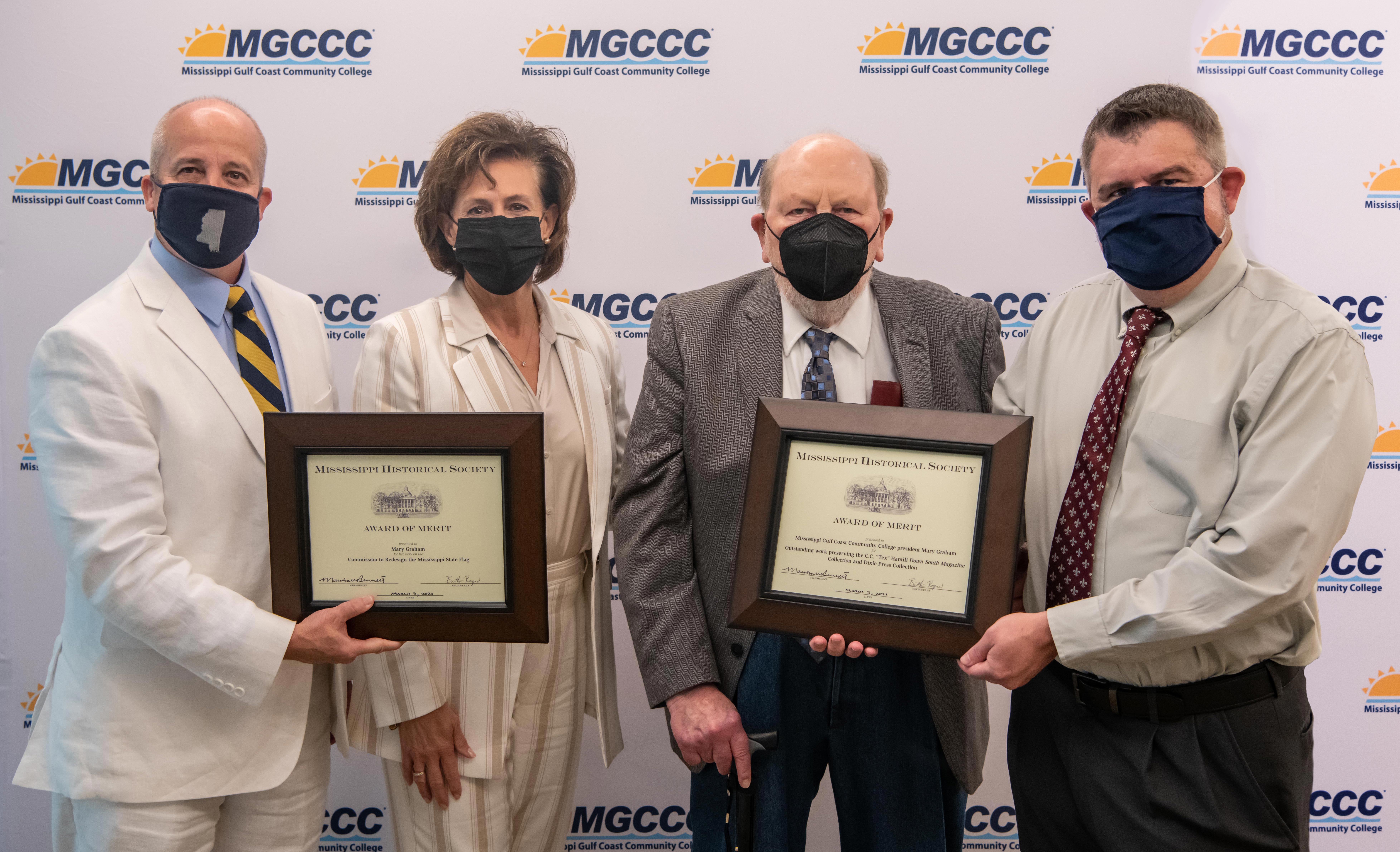 MGCCC主席玛丽·格雷厄姆博士接受密西西比历史学会颁发的奖项
